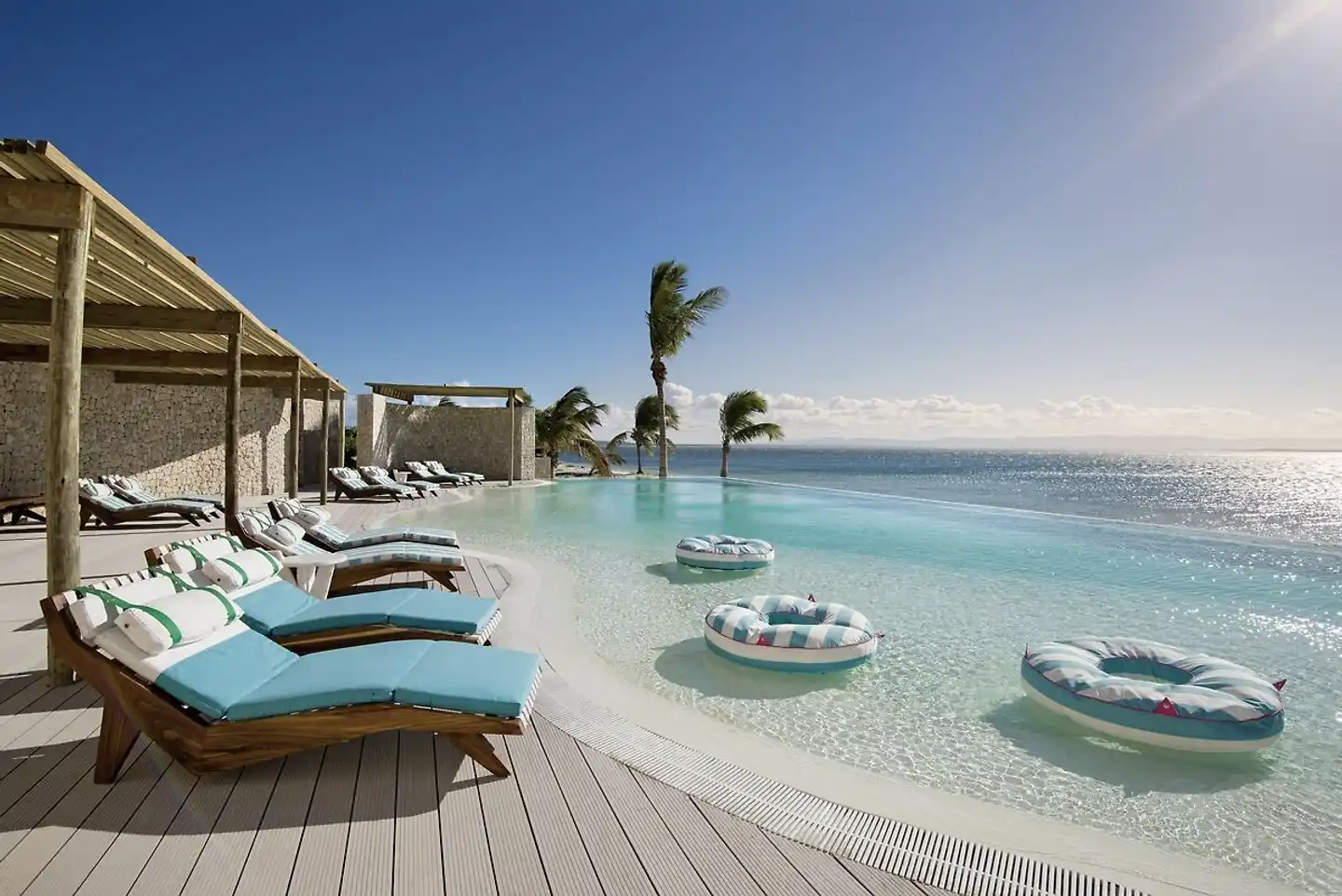 Miavana Pool