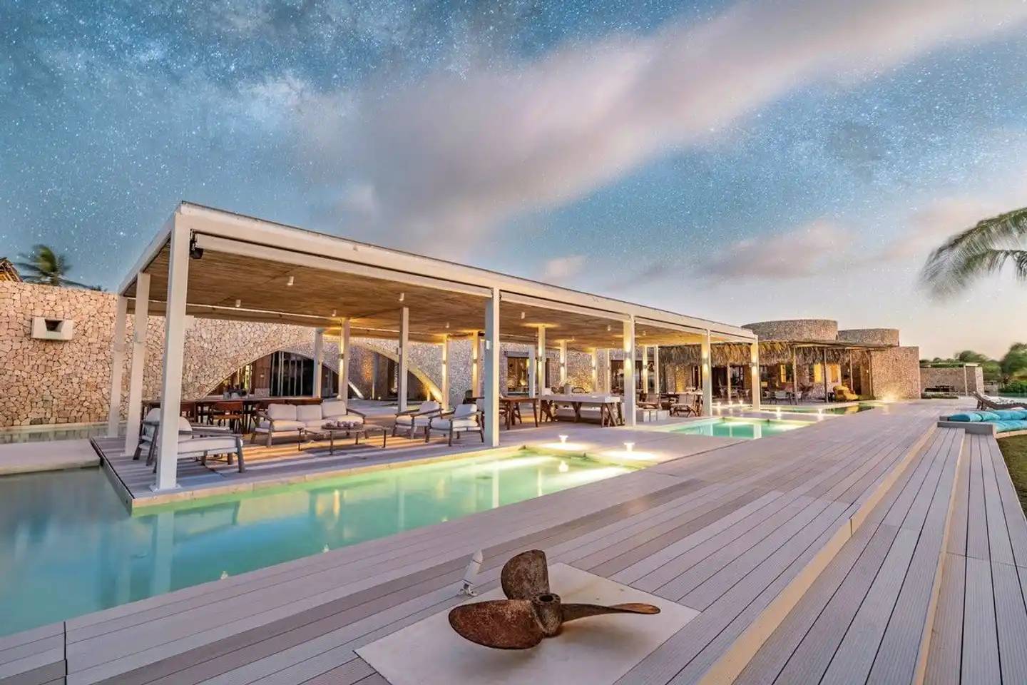 Miavana Pool