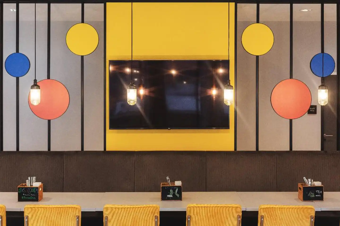 Holiday Inn - the niu, Form Lobby