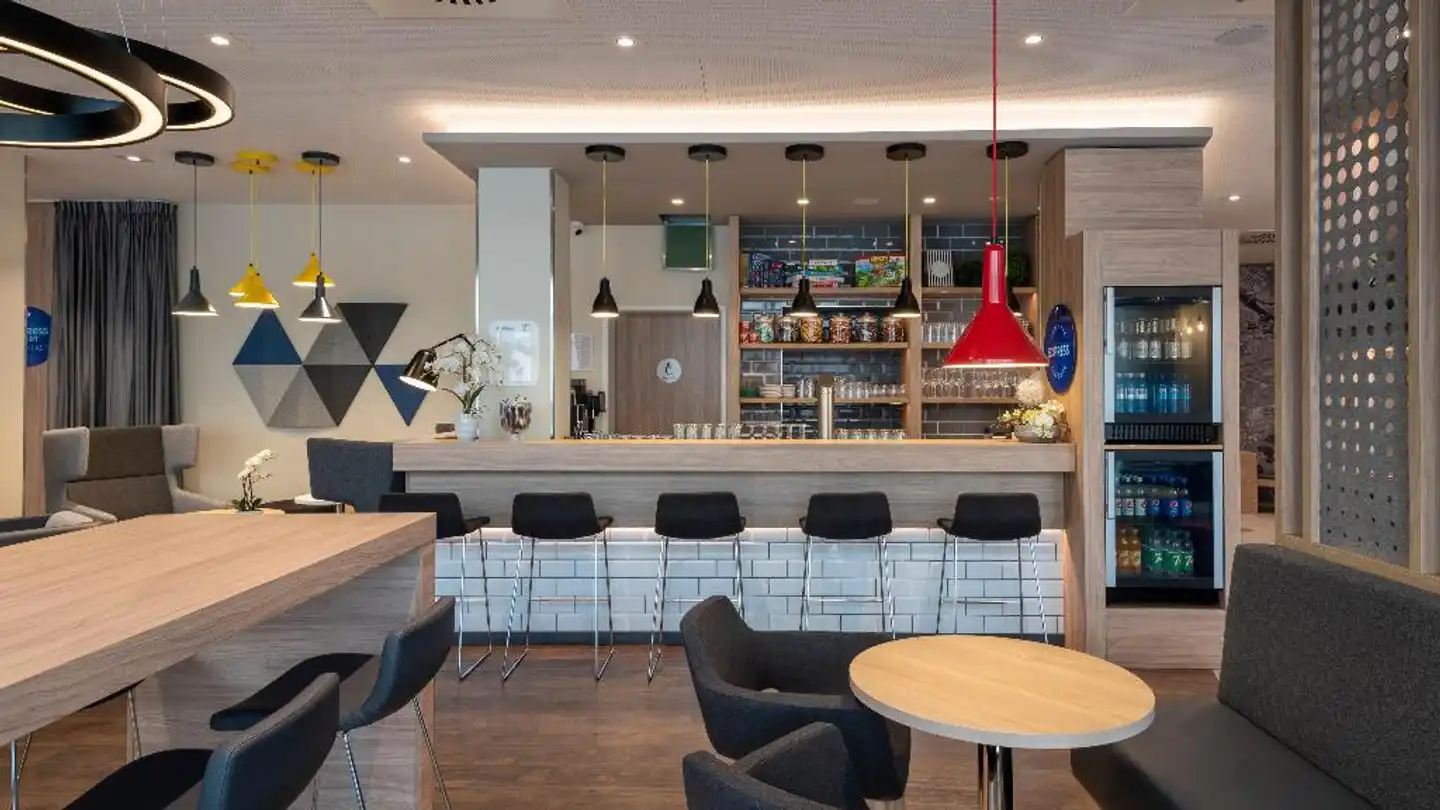 Holiday Inn Express Offenbach, an IHG Hotel Bar