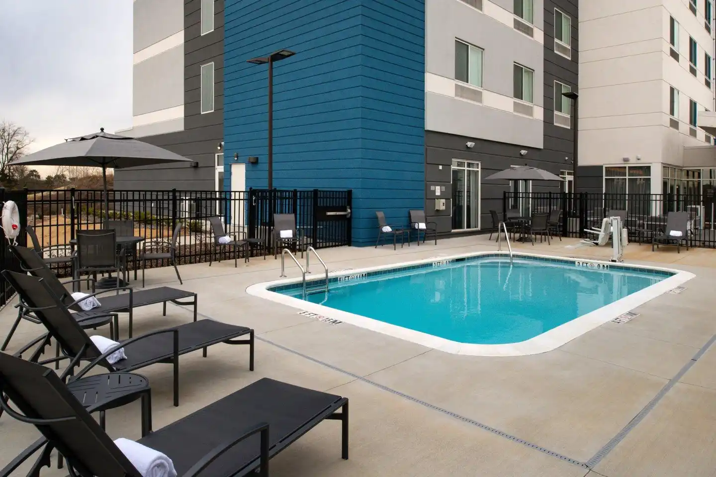 Fairfield by Marriott Inn & Suites Charlotte University Research Park Pool