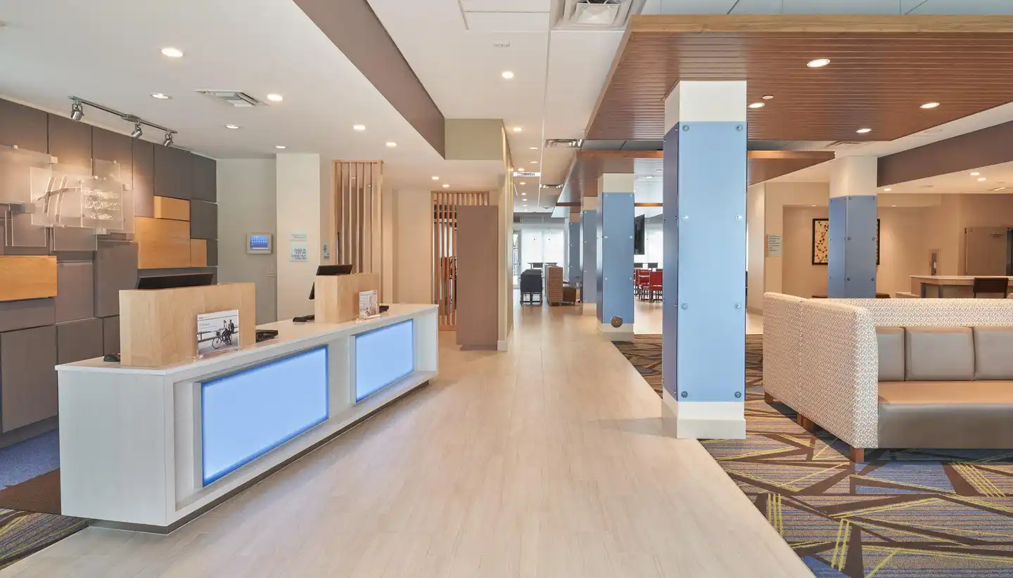 Holiday Inn Express & Suites Doral - Miami Lobby