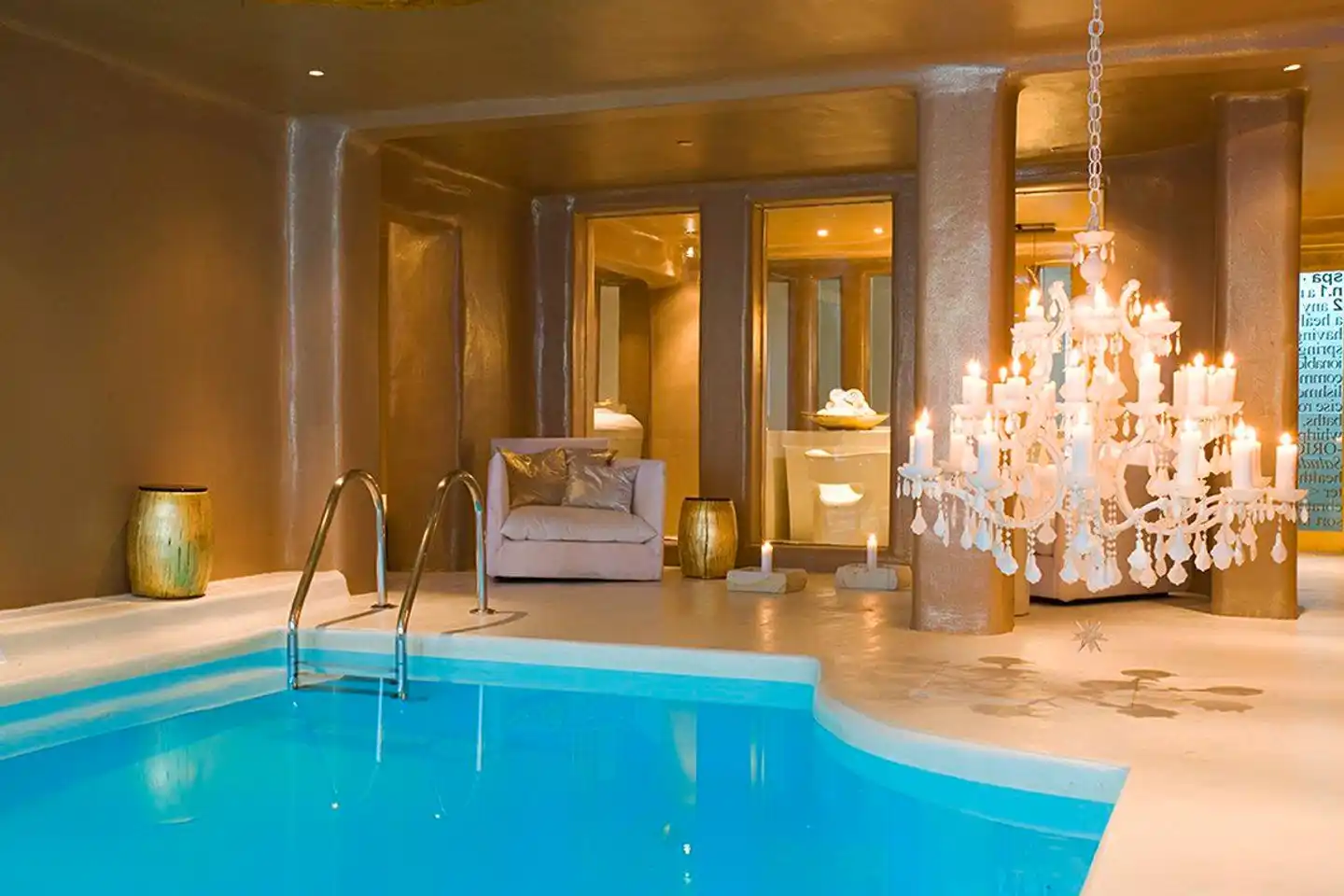 Cavo Tagoo Hotel Hallenbad