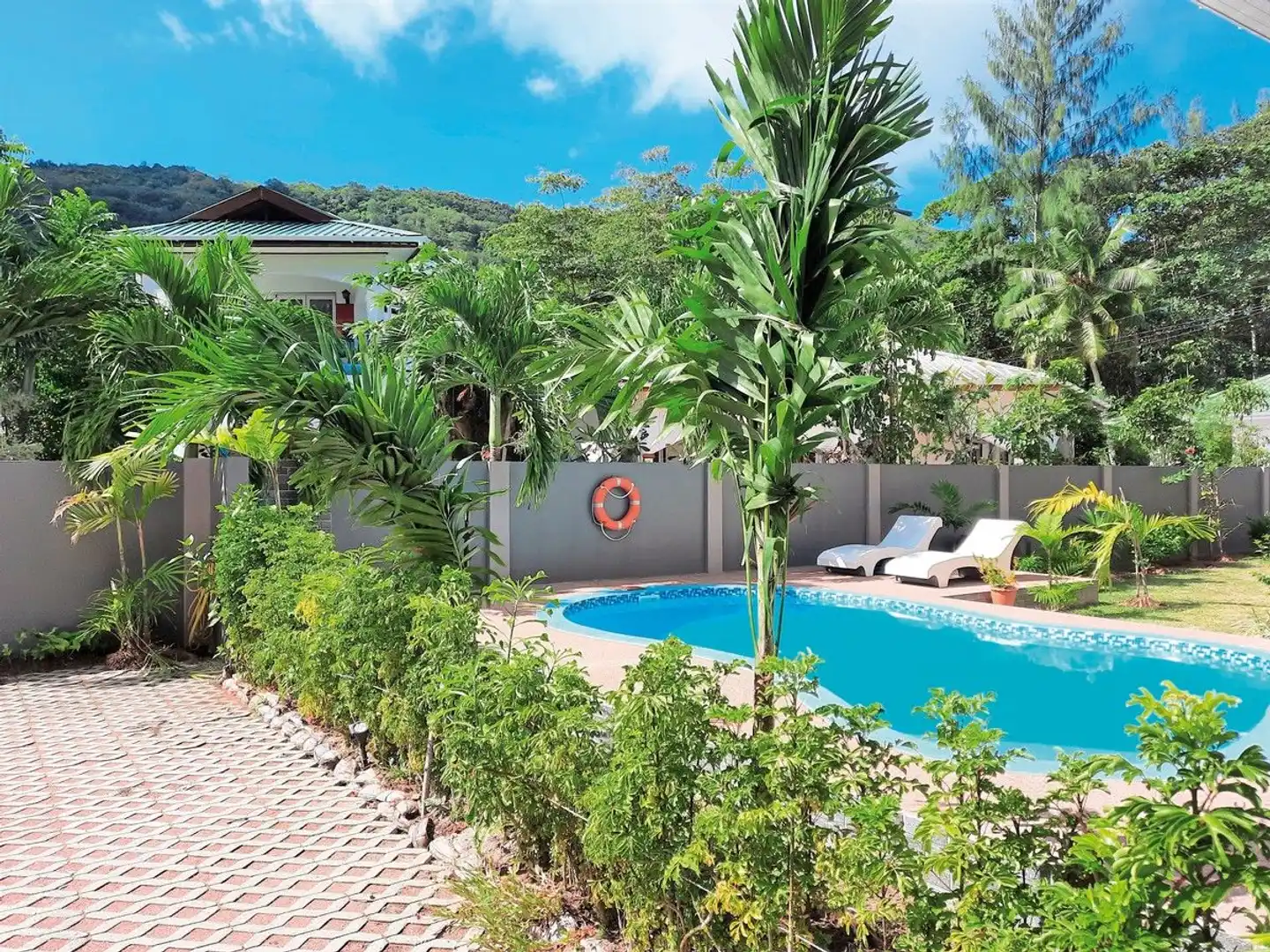 Palm Holiday Apartments Pool