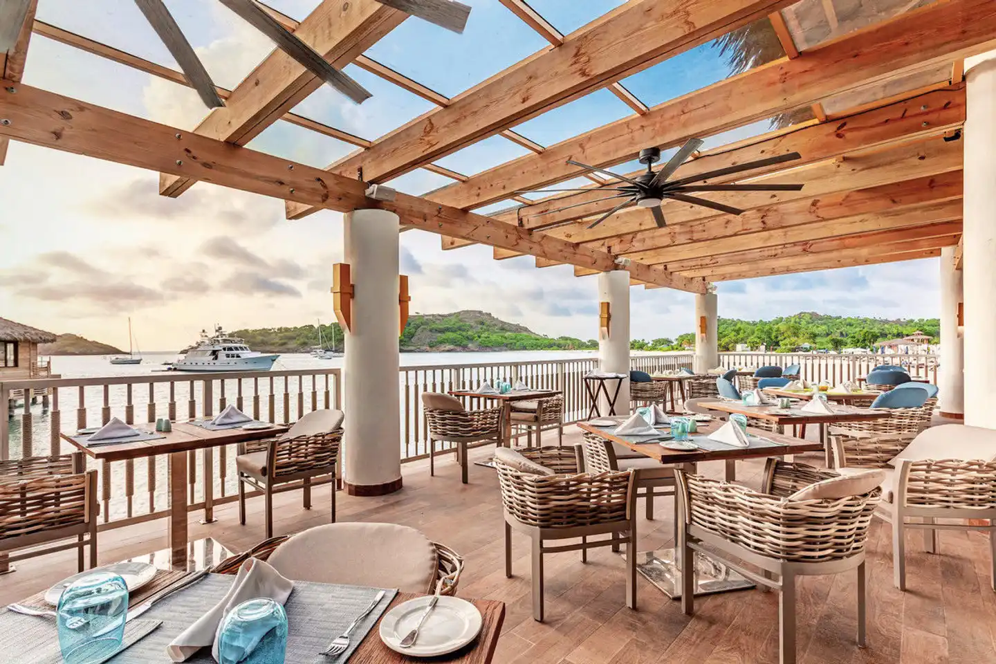 Royalton Antigua Chairman Overwater Bungalow Terrasse