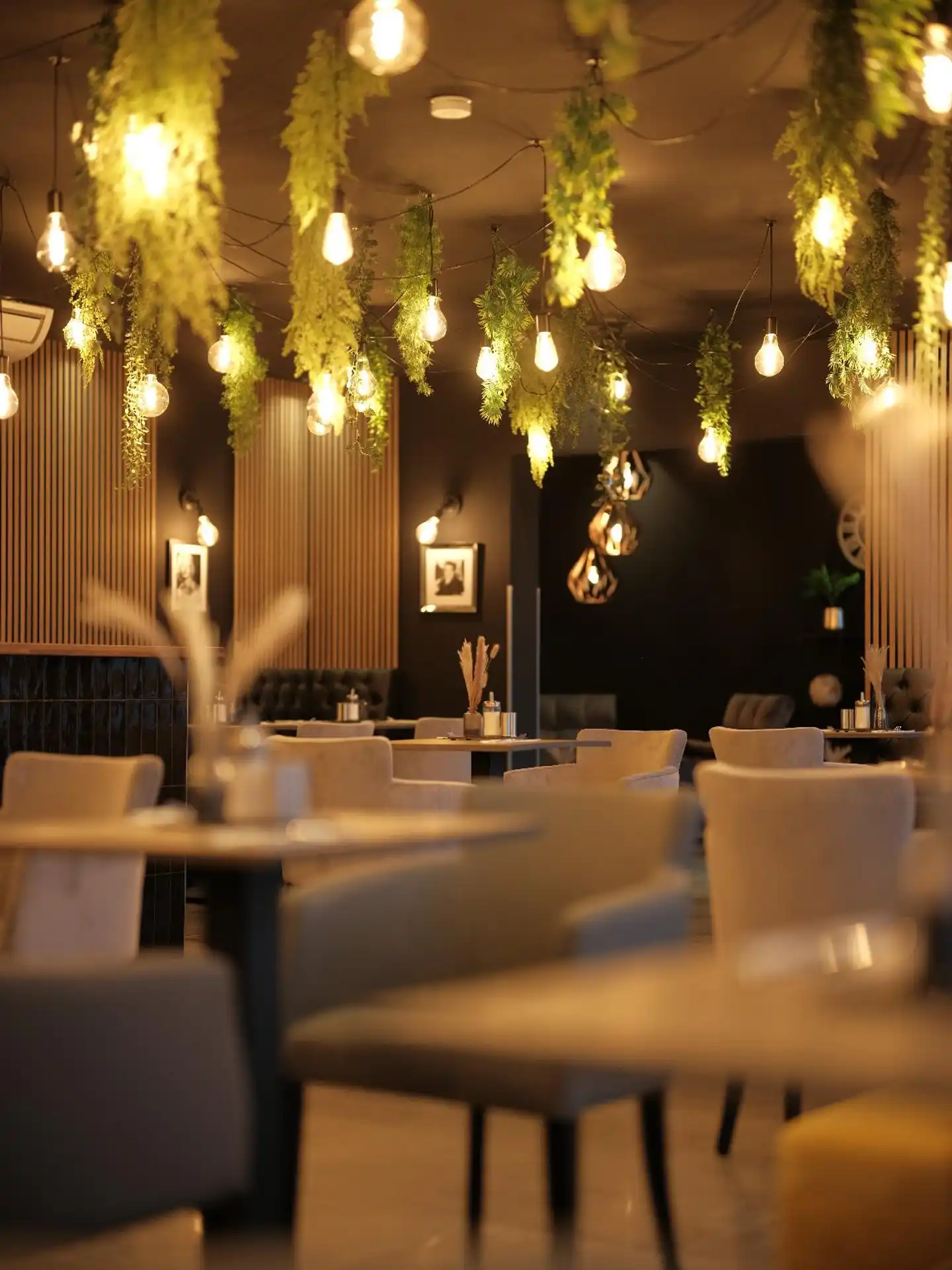 THE ROOMS - Hotel & House Lobby