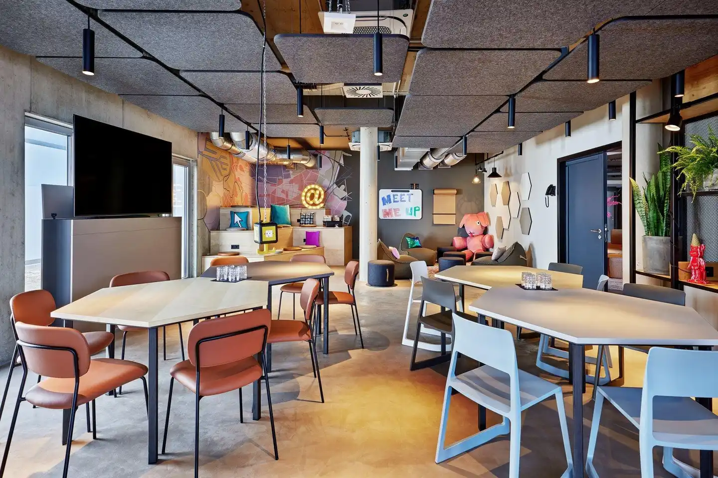Moxy Karlsruhe Bar