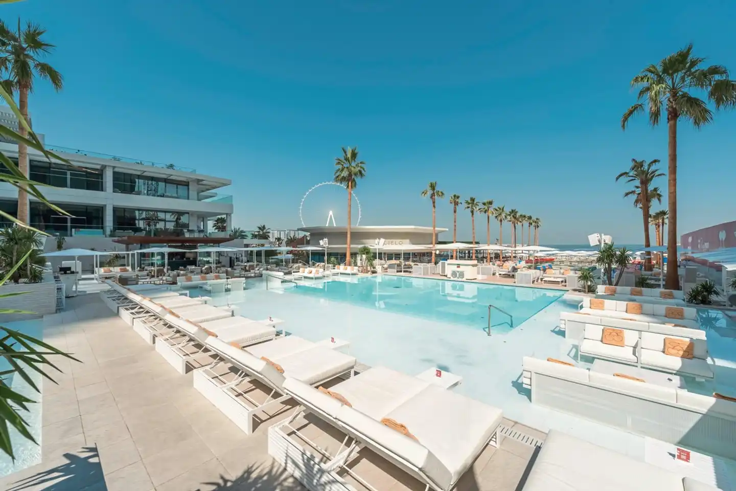 FIVE LUXE JBR Pool
