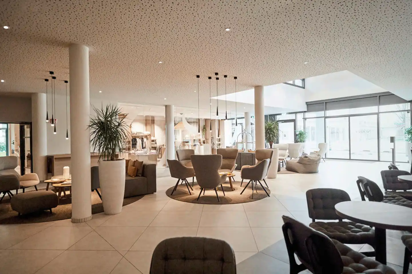 Nouri Hotel Lobby