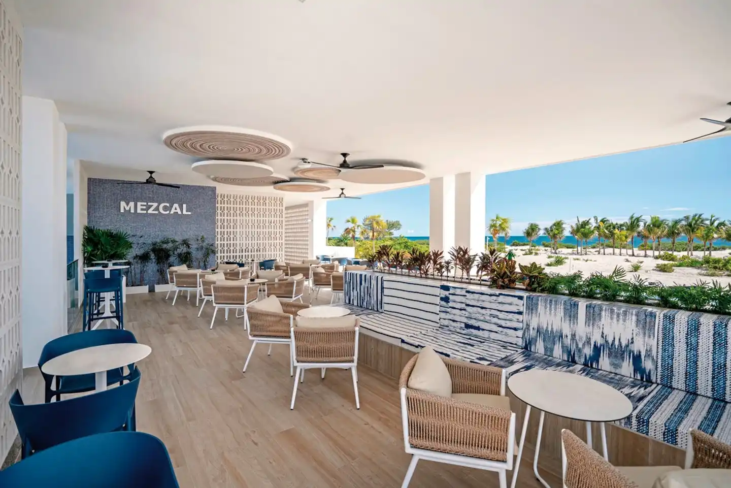 RIU Latino Bar