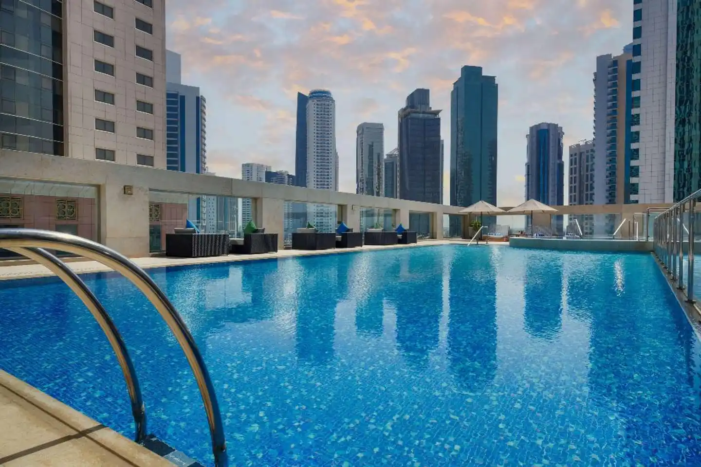 Wyndham Grand Doha West Bay Beach Pool