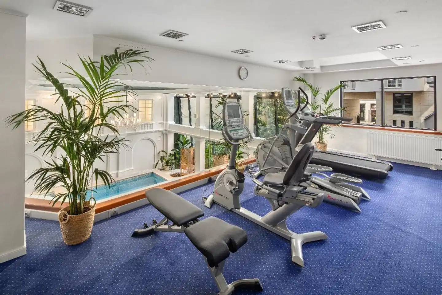 Queen's Court Hotel & Residence Sport und Entertainment