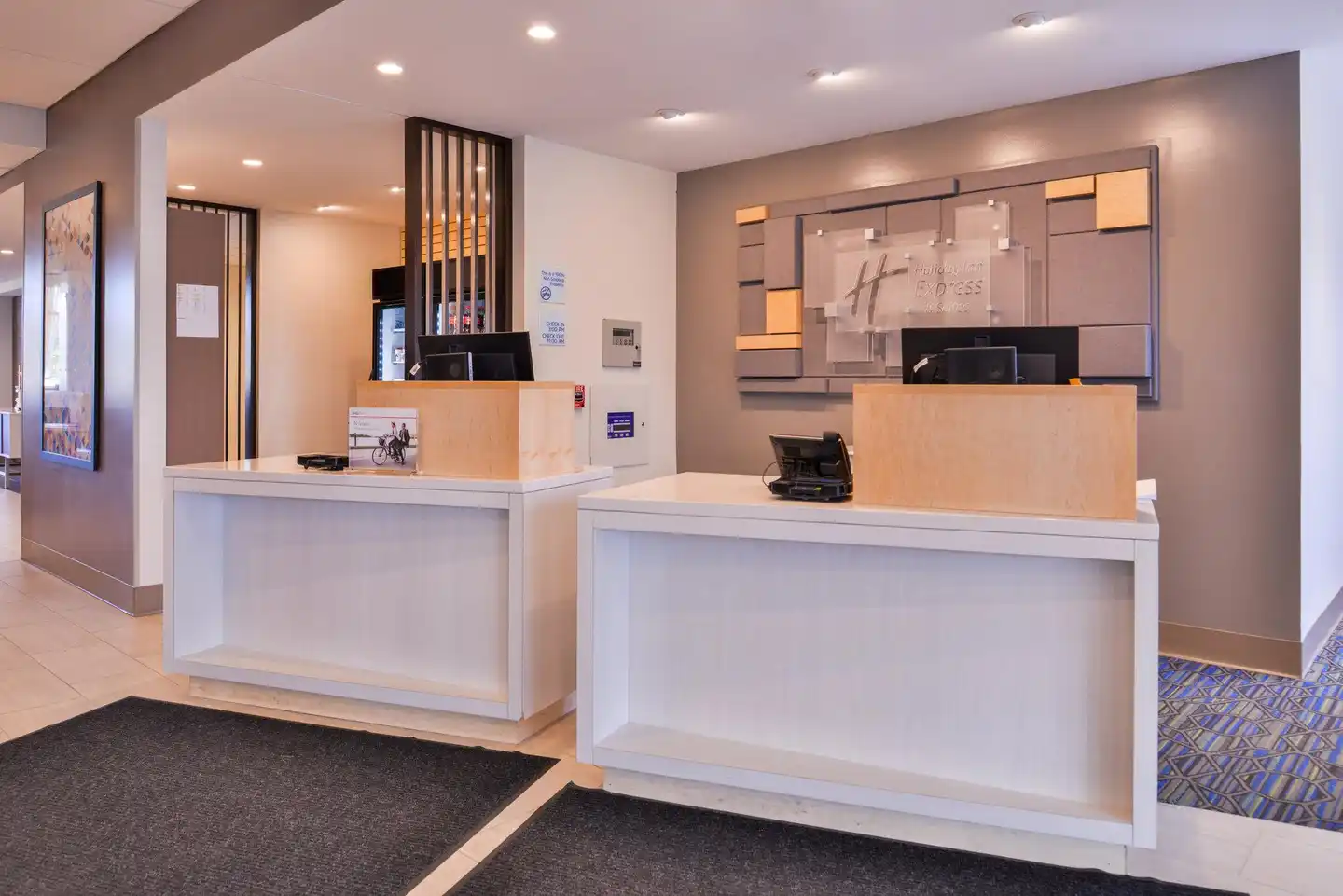 Holiday Inn Express & Suites Mall of America - MSP Airport Lobby