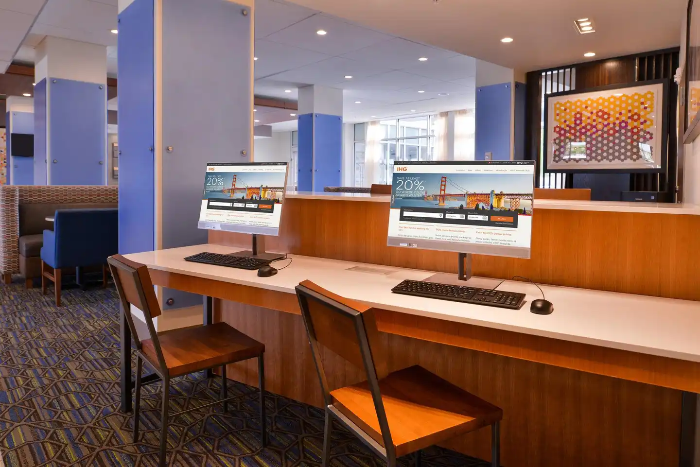 Holiday Inn Express & Suites Mall of America - MSP Airport Bar