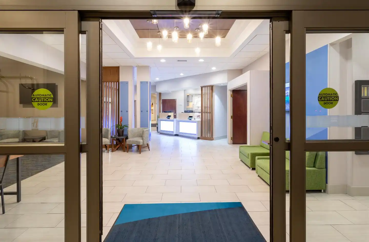Holiday Inn Express & Suites Minneapolis-Dwtn (Conv Ctr) Lobby