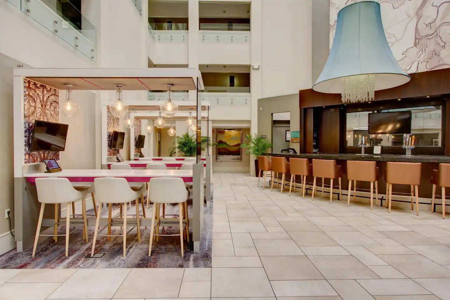 Crowne Plaza Charleston Airport Bar
