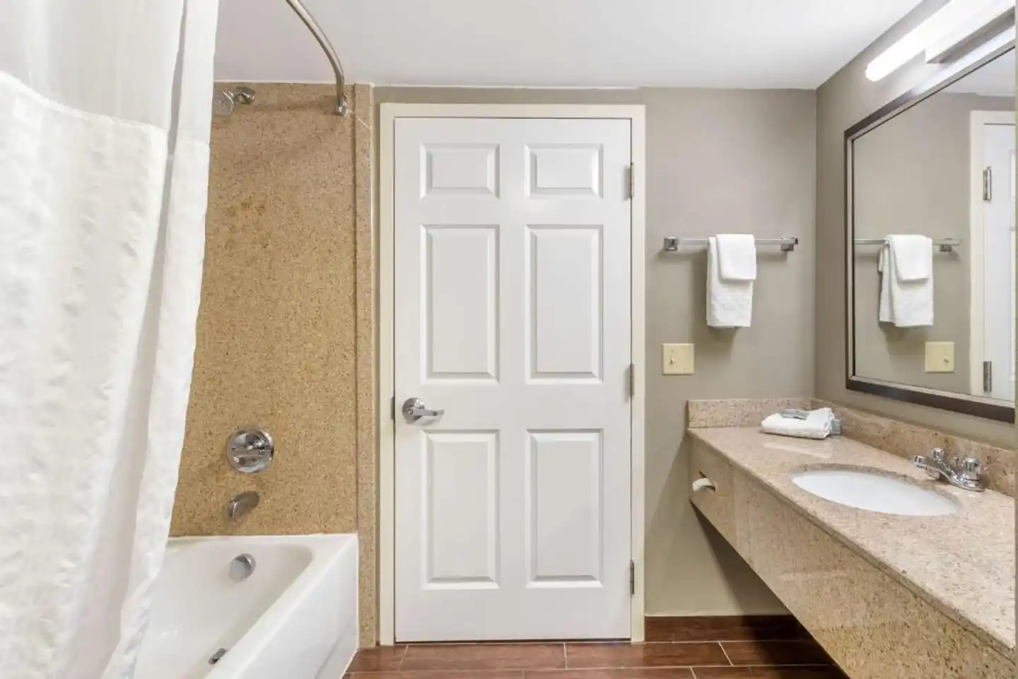 Best Western Plus Airport Inn & Suites - North Charleston Badezimmer