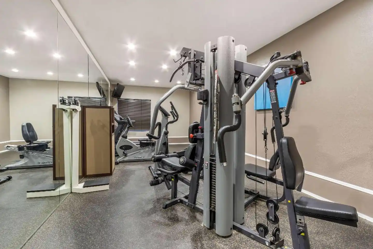 Best Western Plus Airport Inn & Suites - North Charleston Sport und Entertainment