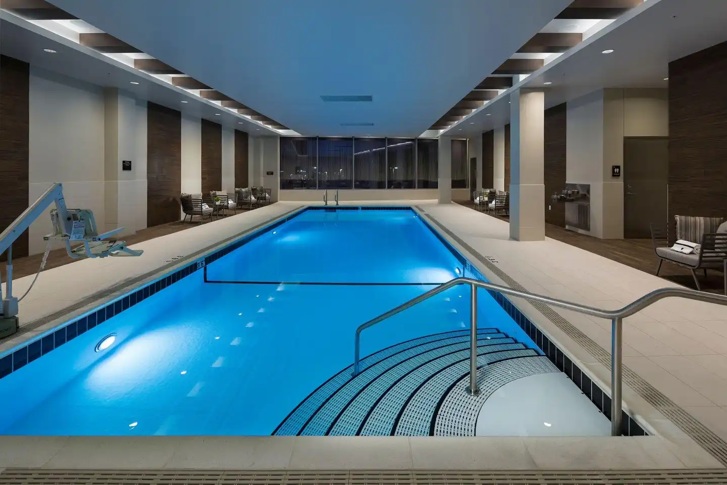 JW Marriott Minneapolis Mall of America Pool