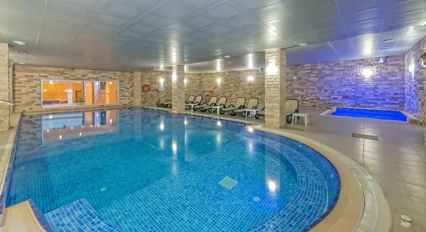 Adonis Hotel Hallenbad