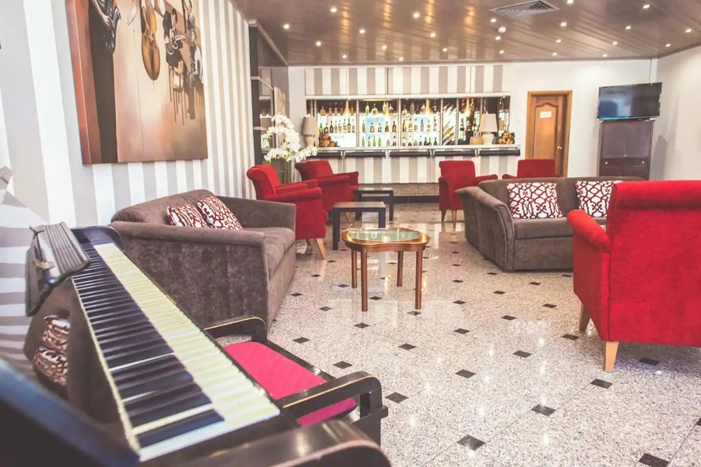 Cristal Caldas Lobby