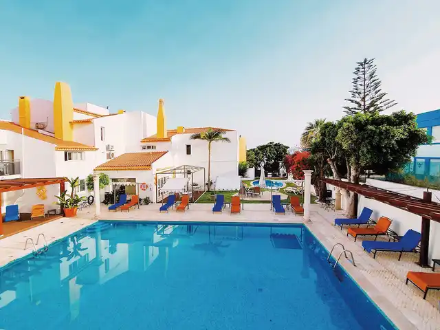 Do Cerro Pool