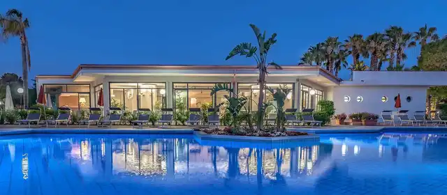 Acacia Marina Pool