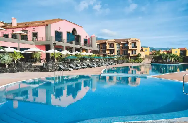 Las Olas Pool