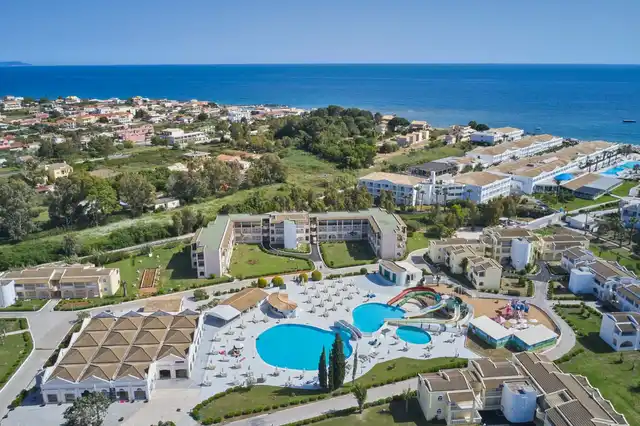 Sandy Beach Resort Aussenansicht