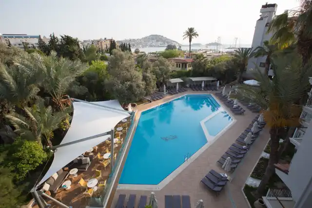 Paloma Marina Suites Pool