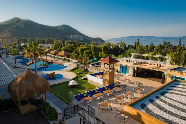 Sentido Bellazure Restaurant