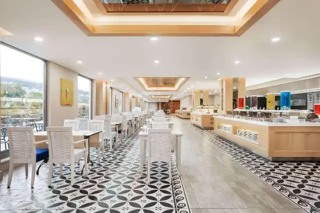 Ramada Hotel & Suites by Wyndham Kusadasi Bar