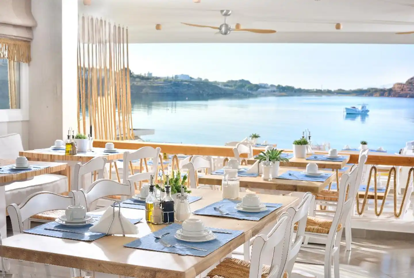 Petinos Hotel RESTAURANT