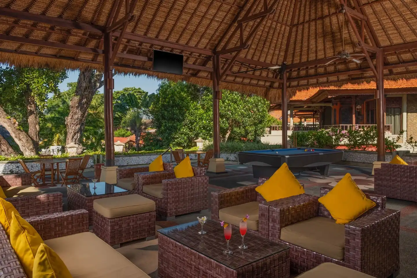 Bali Tropic Resort & Spa Terrasse
