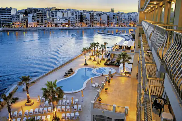 Cavalieri Art Hotel INDOOR_POOL