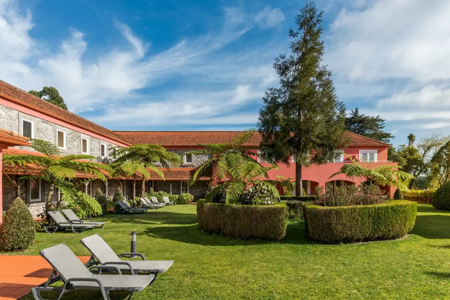 Enotel Santo da Serra GARDEN