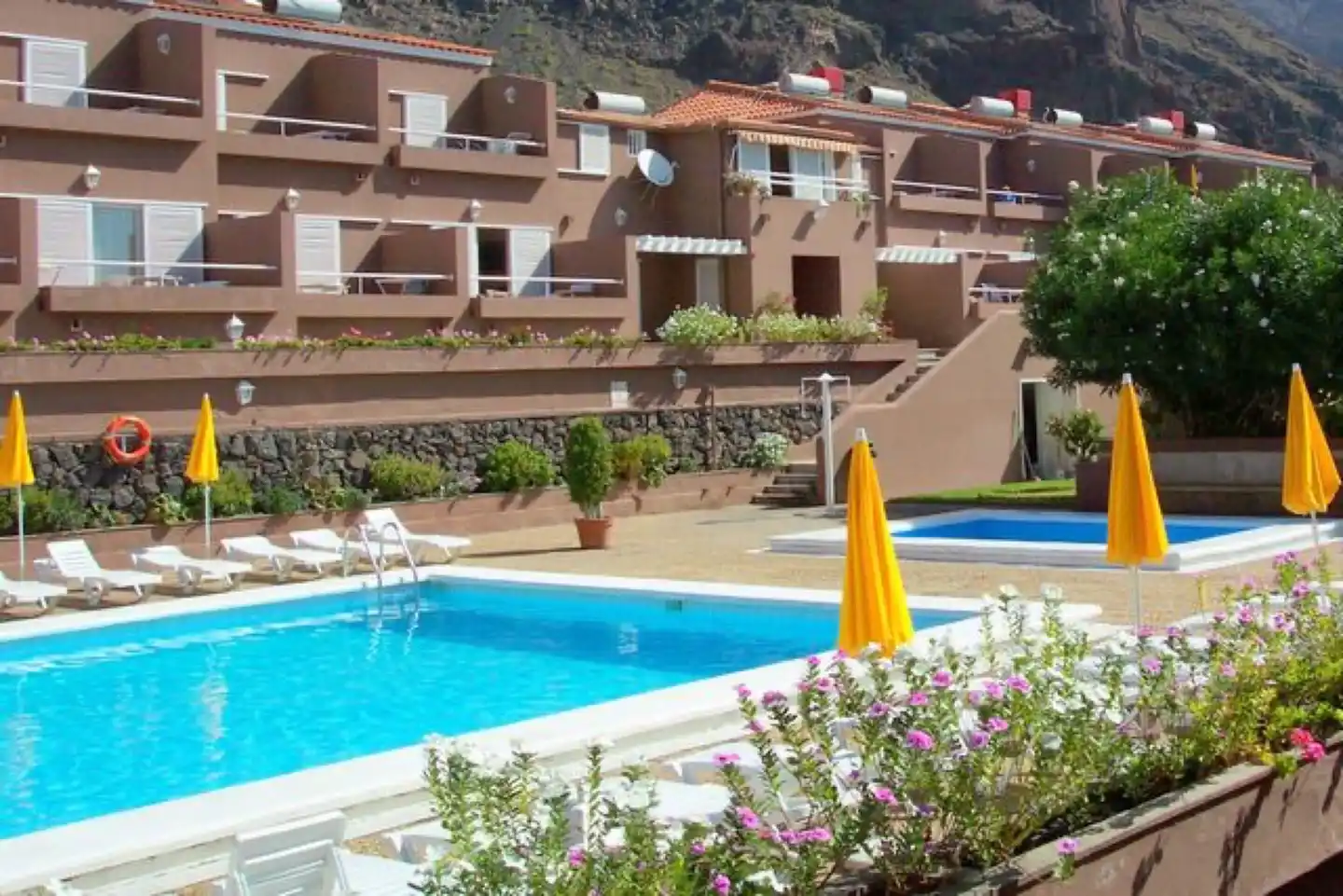 Los Tarajales Pool
