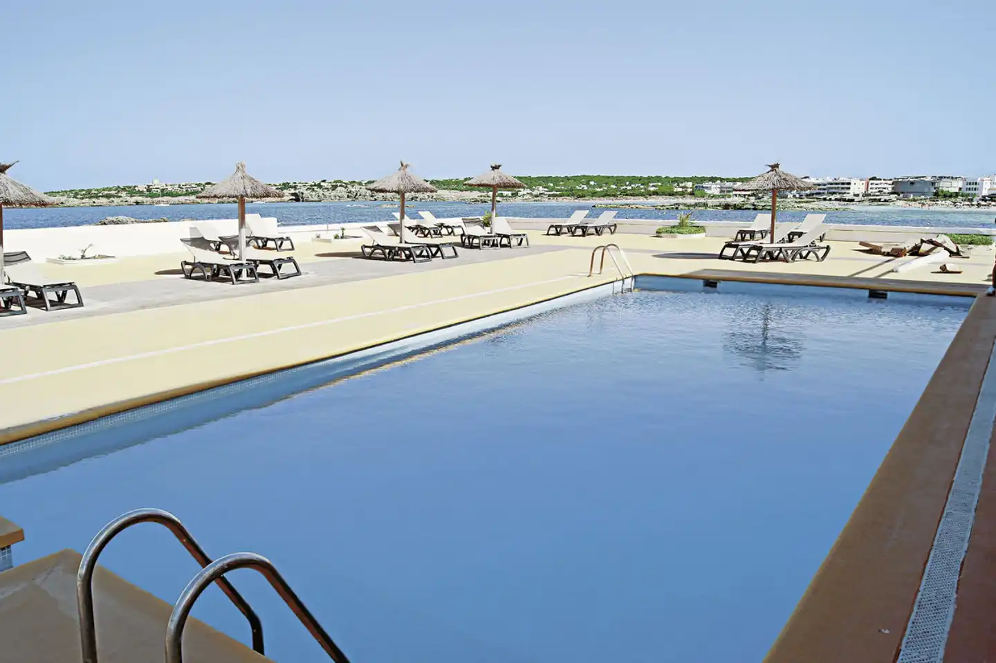 Roca Bella Pool