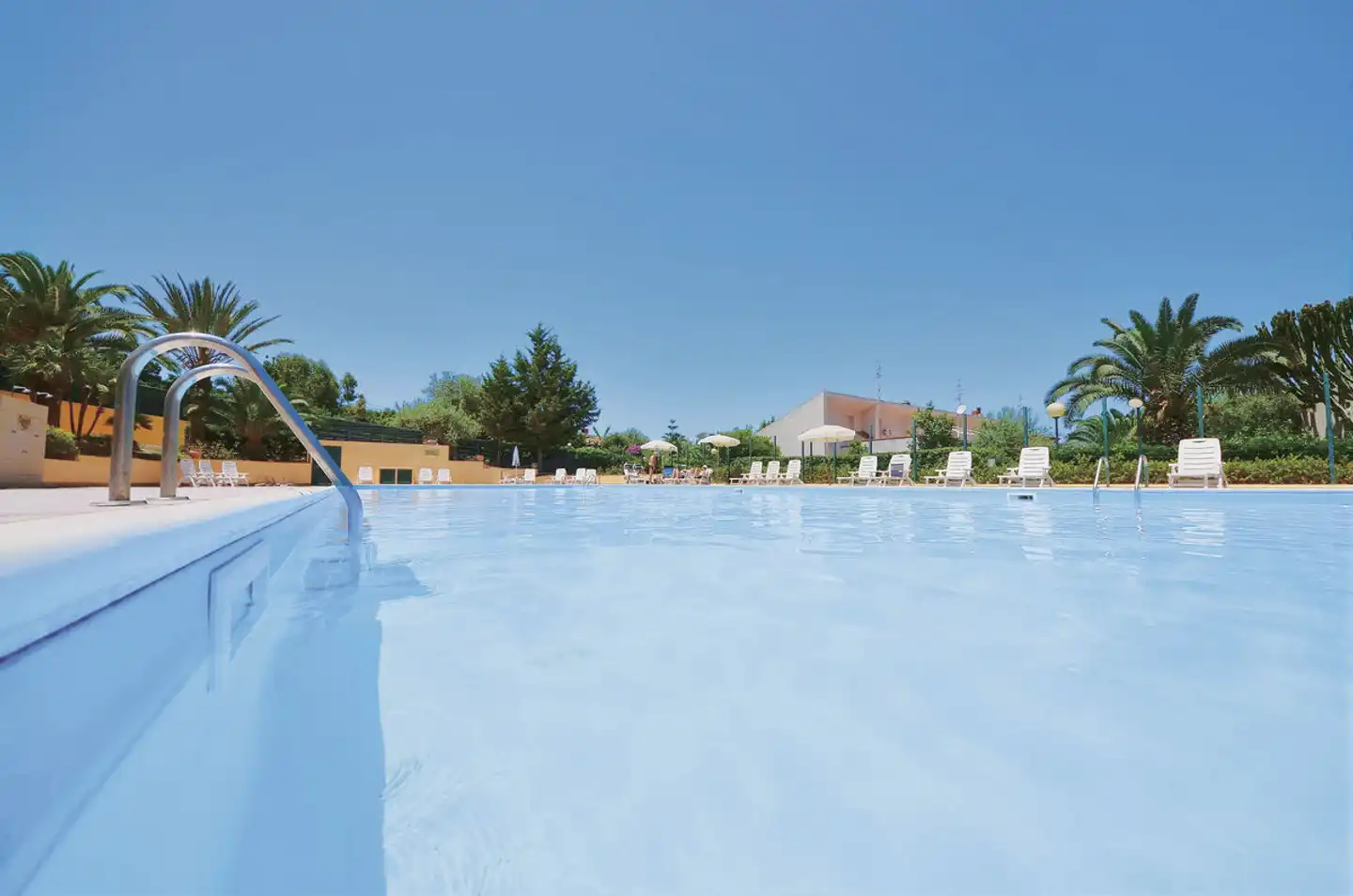 Calanica Pool