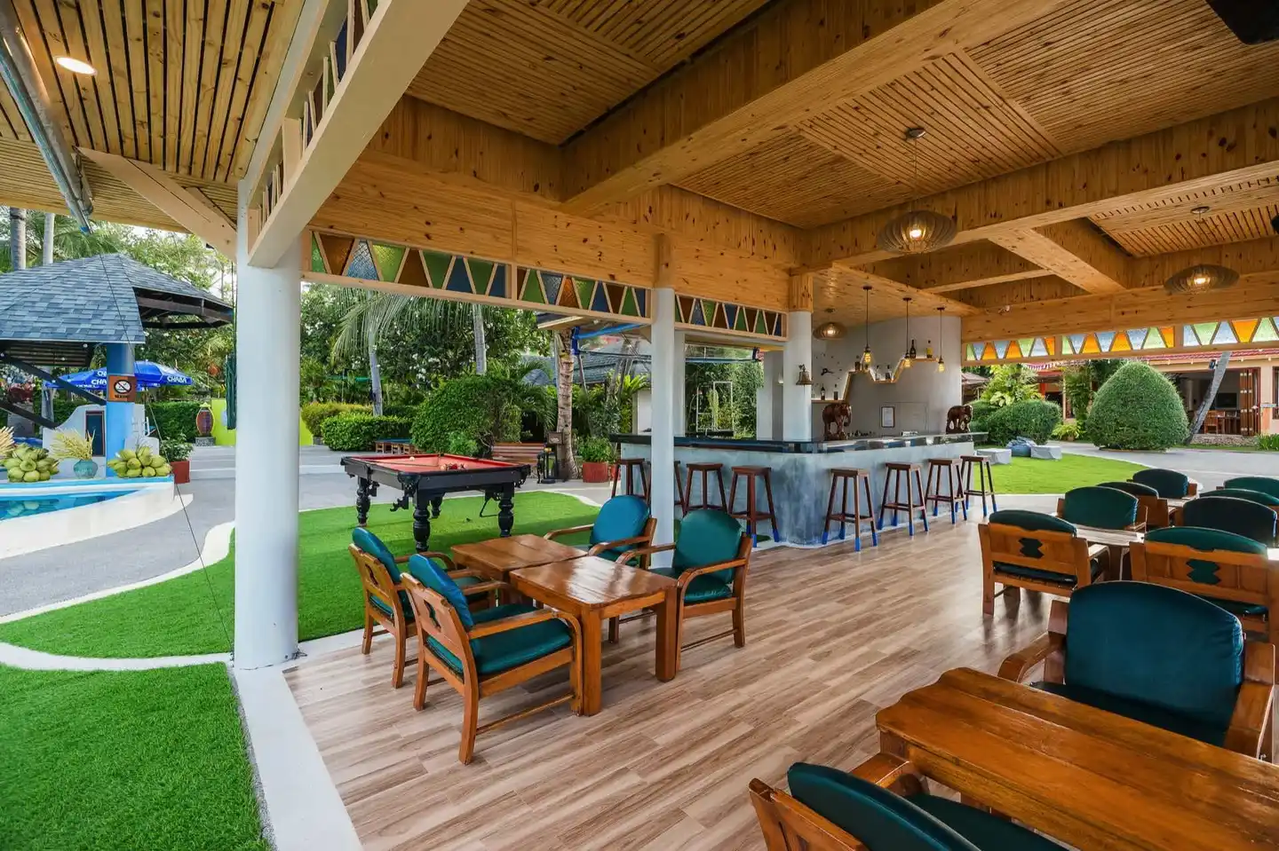 Chaba Cabana Beach Resort Bar