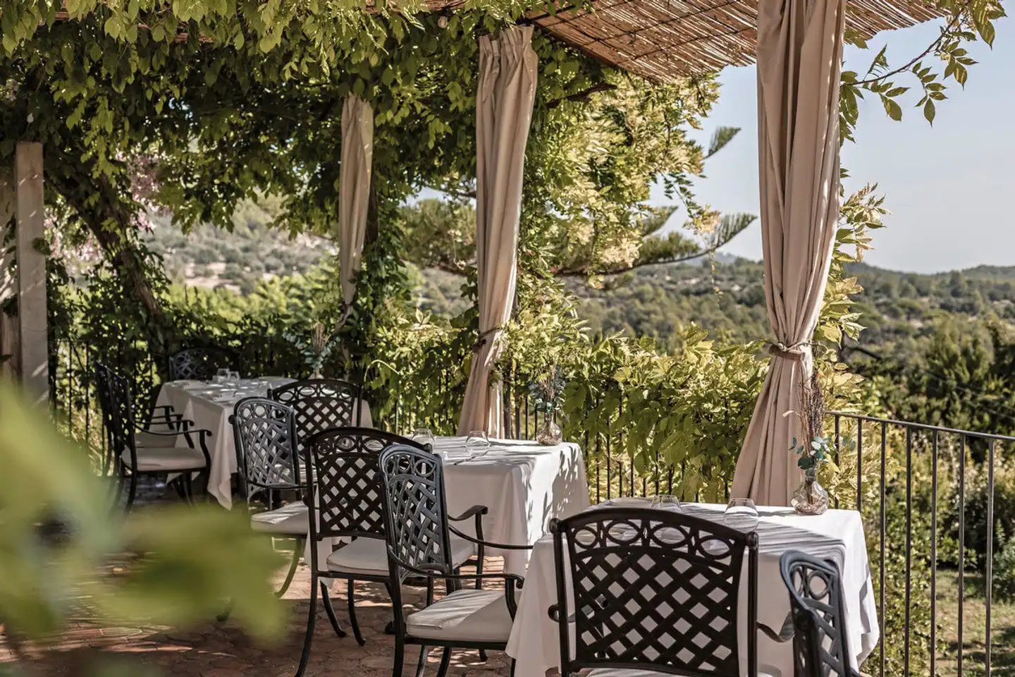 Finca Hotel Can Beneit Terrasse