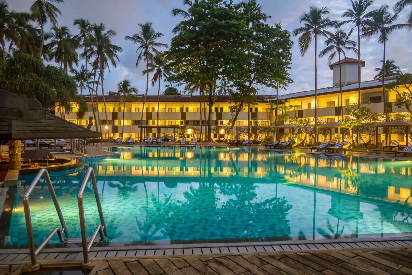 Tangerine Beach Hotel POOL