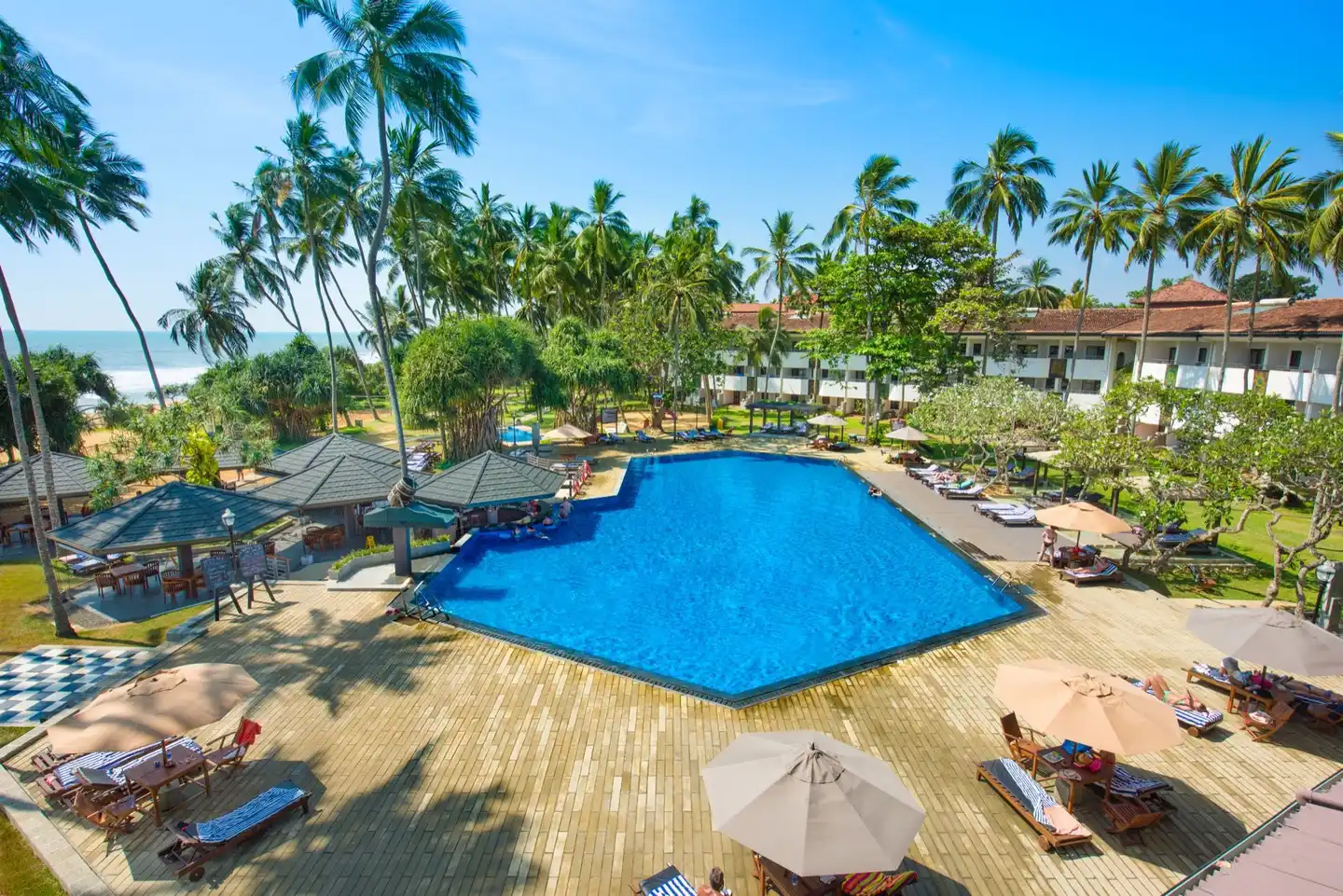 Tangerine Beach Hotel POOL