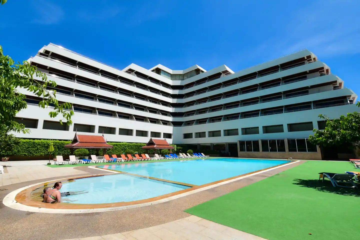Patong Resort Pool