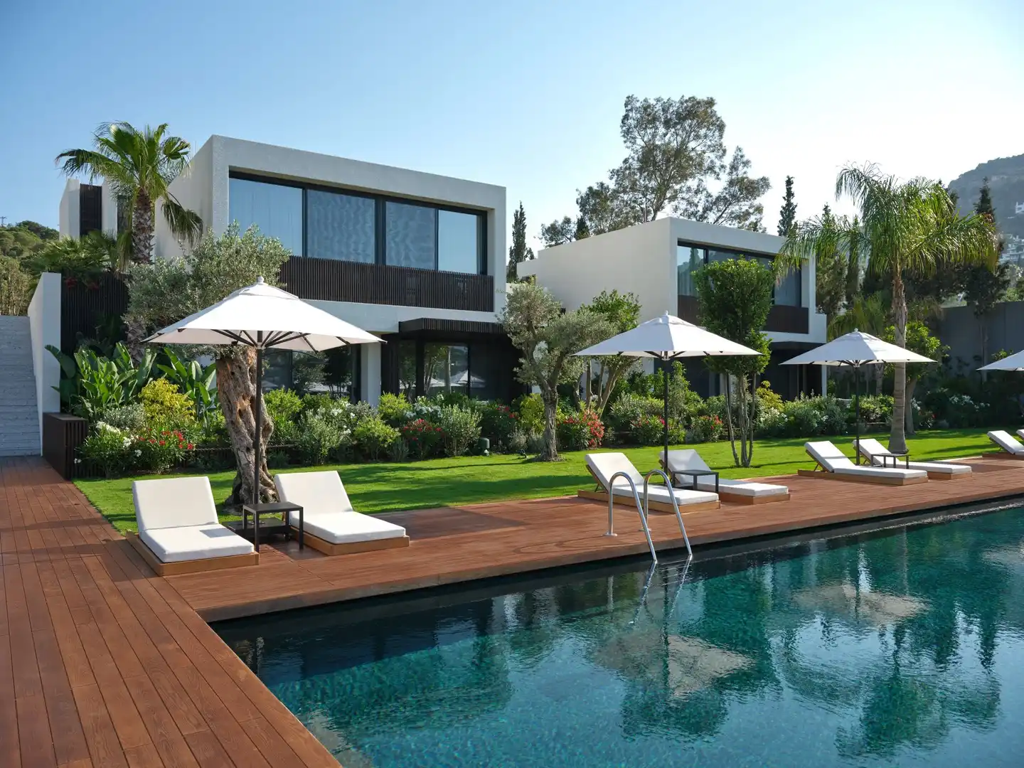 Caja by Maxx Royal Pool