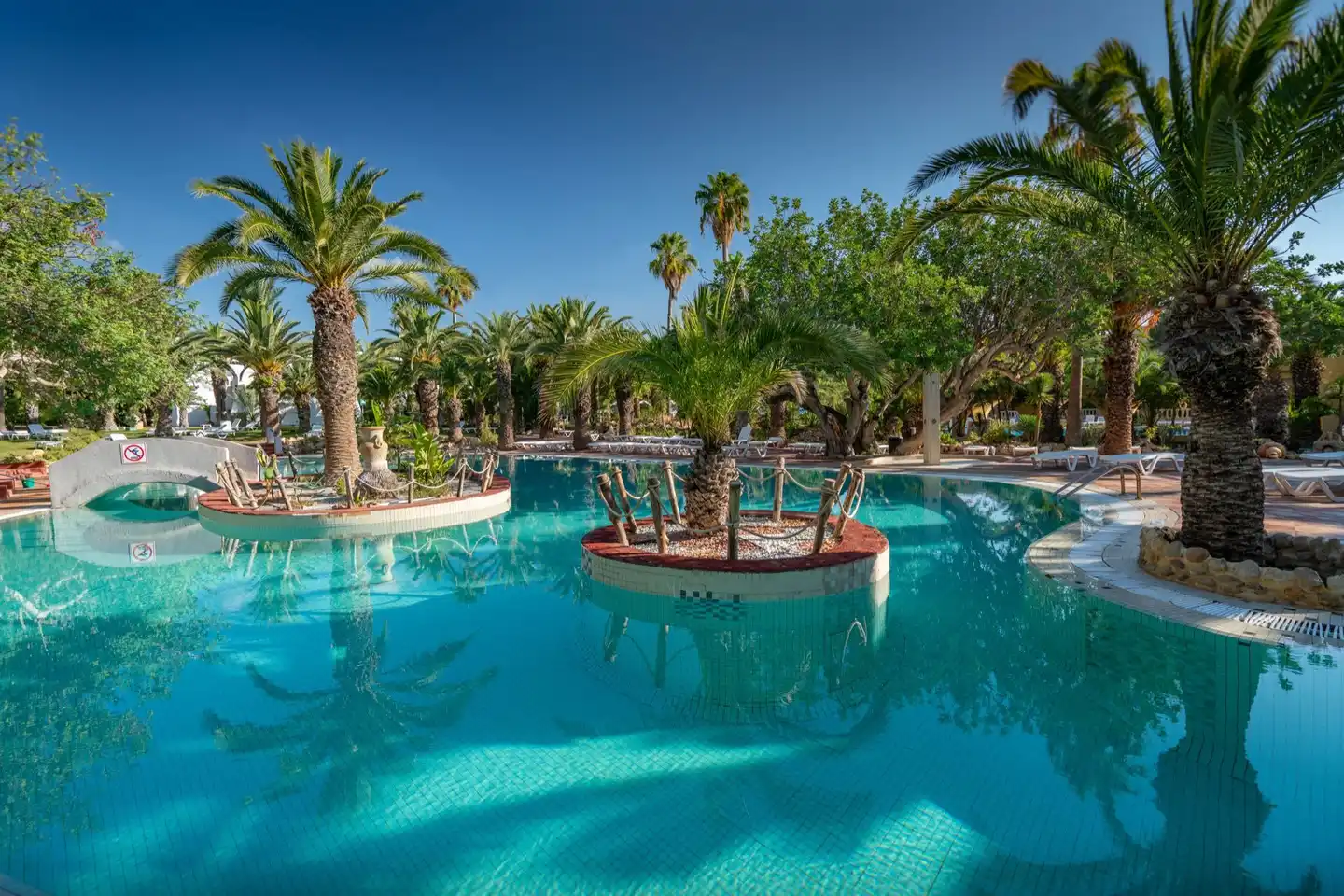 Méditerranée Thalasso Golf Pool