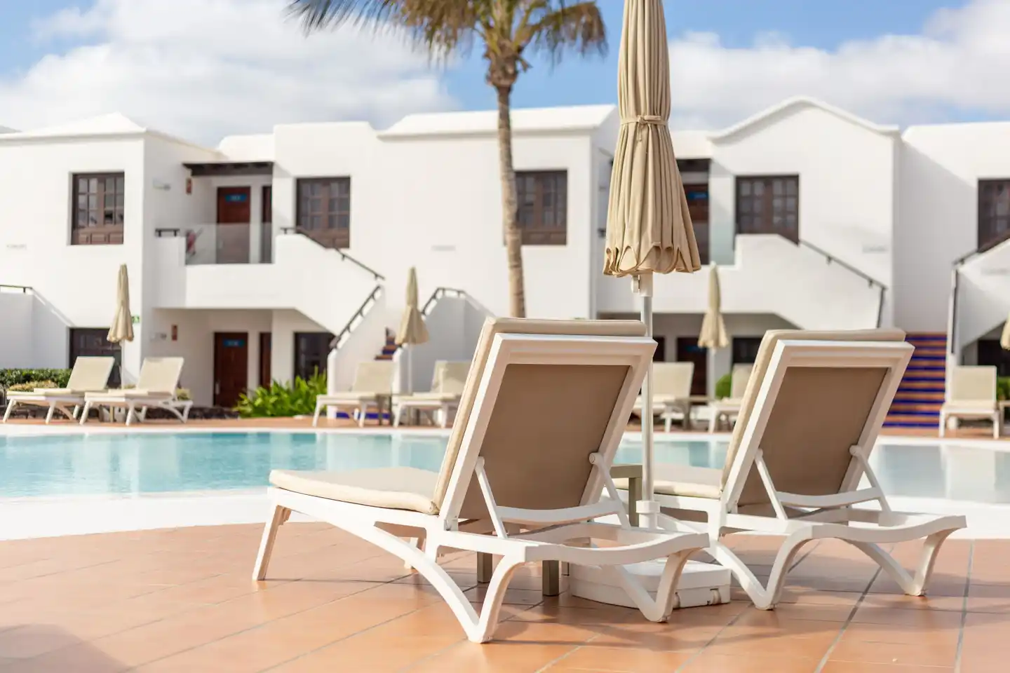 R2 Bahia Kontiki Pool