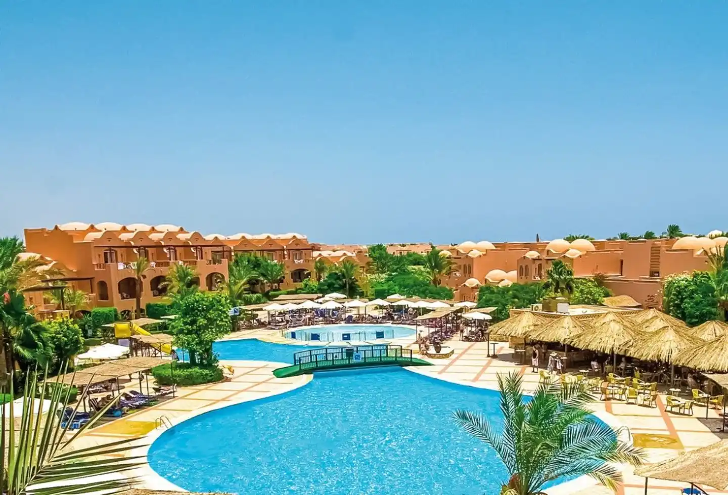 Jaz Makadi Oasis Resort Aussenansicht