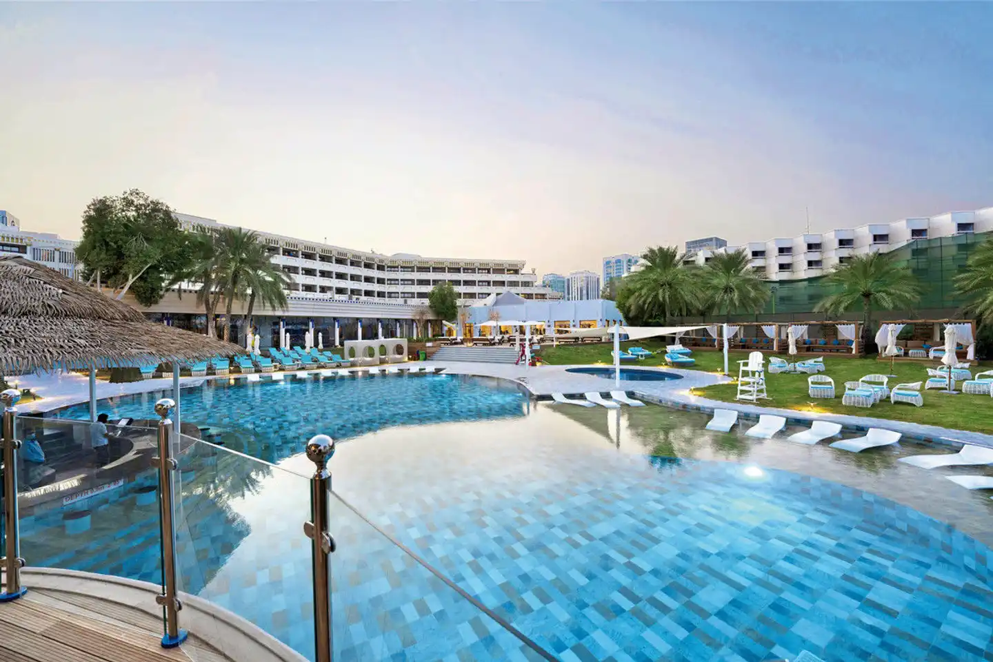 Le Méridien Abu Dhabi Pool