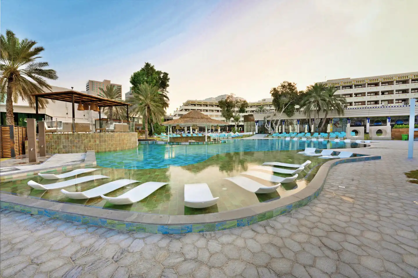 Le Méridien Abu Dhabi Pool